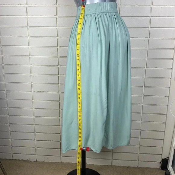 Mint green contemporary, pleated, pull on midi length skirt, size extra large - Picture 8 of 8